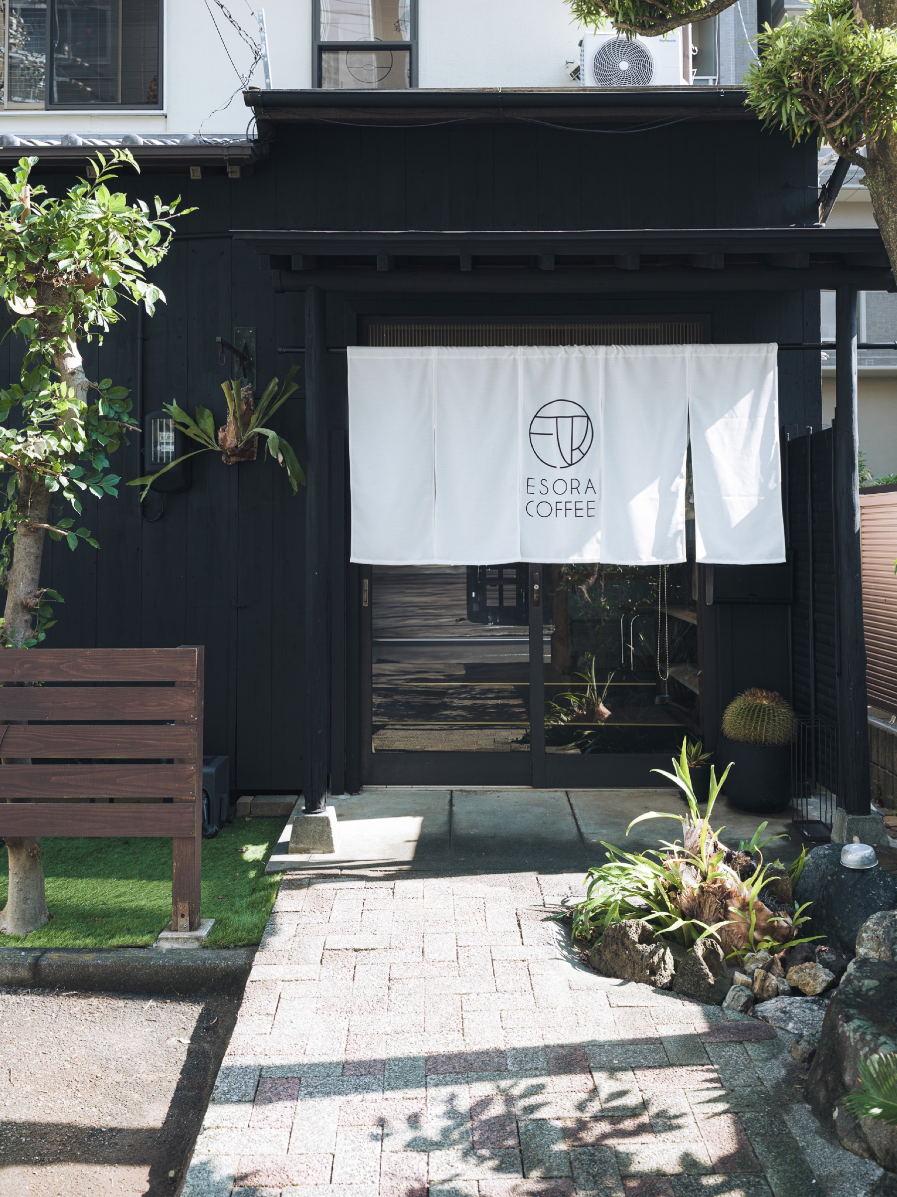 ESORA COFFEEの店舗外観
